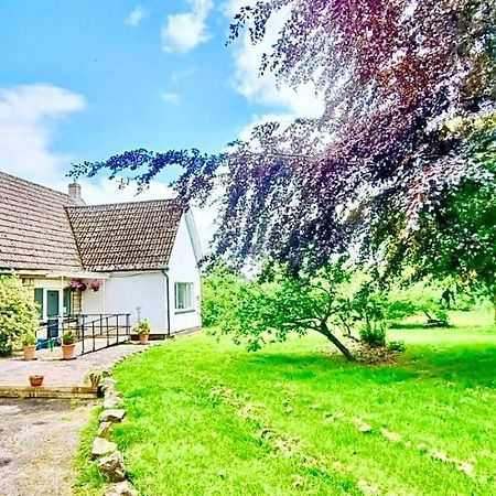 Three Bedroom Rural, Relaxing And Peaceful,Dogs Welcome! With Cymru Holidays Abergavenny Luaran gambar